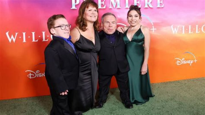 Are Warwick Davis parents dwarfs? – Celebrity