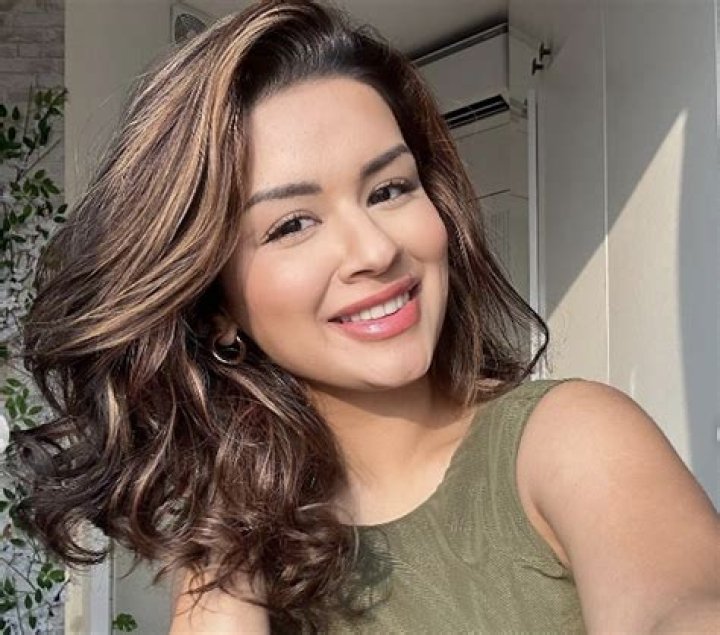 Avneet Kaur in Two-Piece Workout Gear Shares February Fitness Selfie — Celebwell