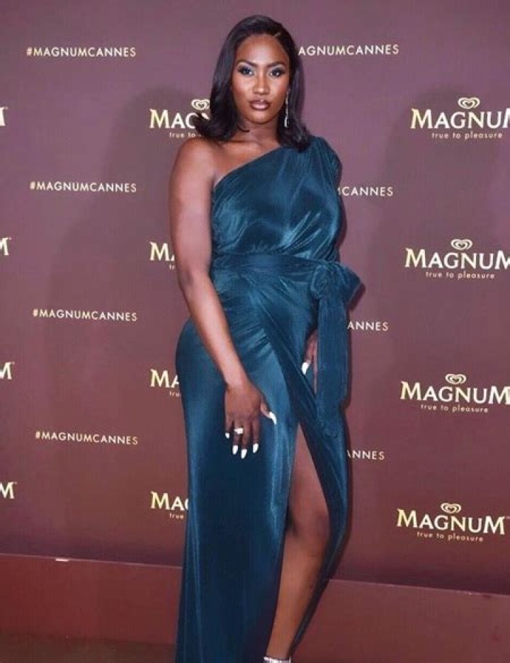 Aya Nakamura Height Weight Shoe Size Body Measurements Stats