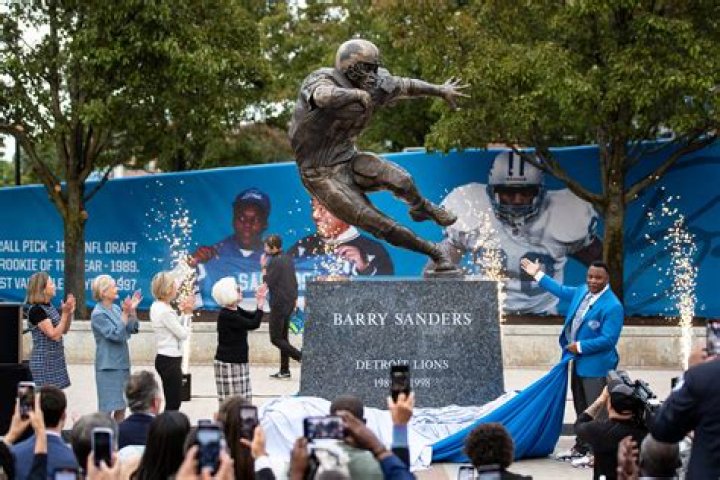 Barry Sanders Biography - Facts, Childhood, Family Life & Achievements