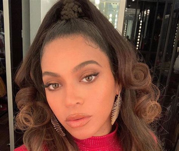 Beyonce Takes Blue Ivy Carter Shopping — Photos Show That Jay-Z’s Daughter Is All Grown In Waist-Length Hair And Wearing Ivy Park Outfit