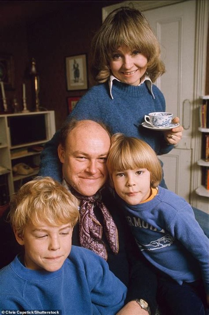Charles Siebert cause of death, wife, children, Trapper John, M.D., net worth