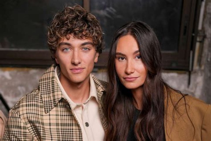 Claire Rosinkranz – Bio, Facts, Family Life of the TikTok Star & Pop Singer