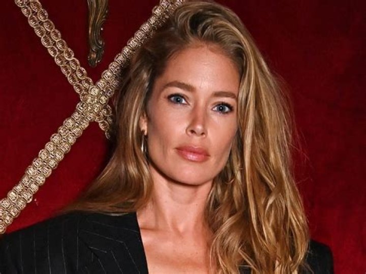 Doutzen Kroes in Cute Workout Gear Says “I Love Dancing”