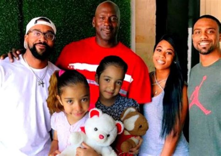 Essence Nicole Smith Biography - Facts, Childhood, Family Life & Achievements