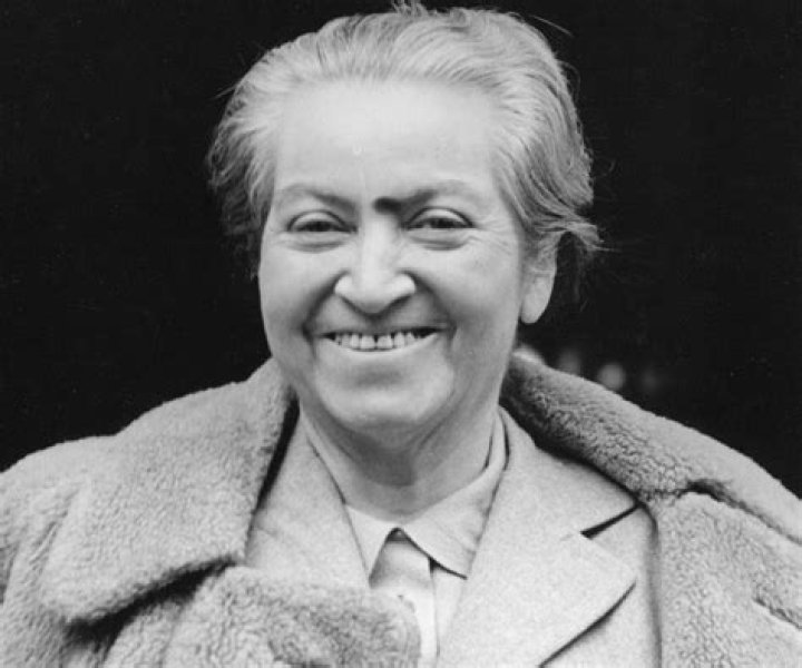 Gabriela Mistral Biography - Childhood, Life Achievements & Timeline