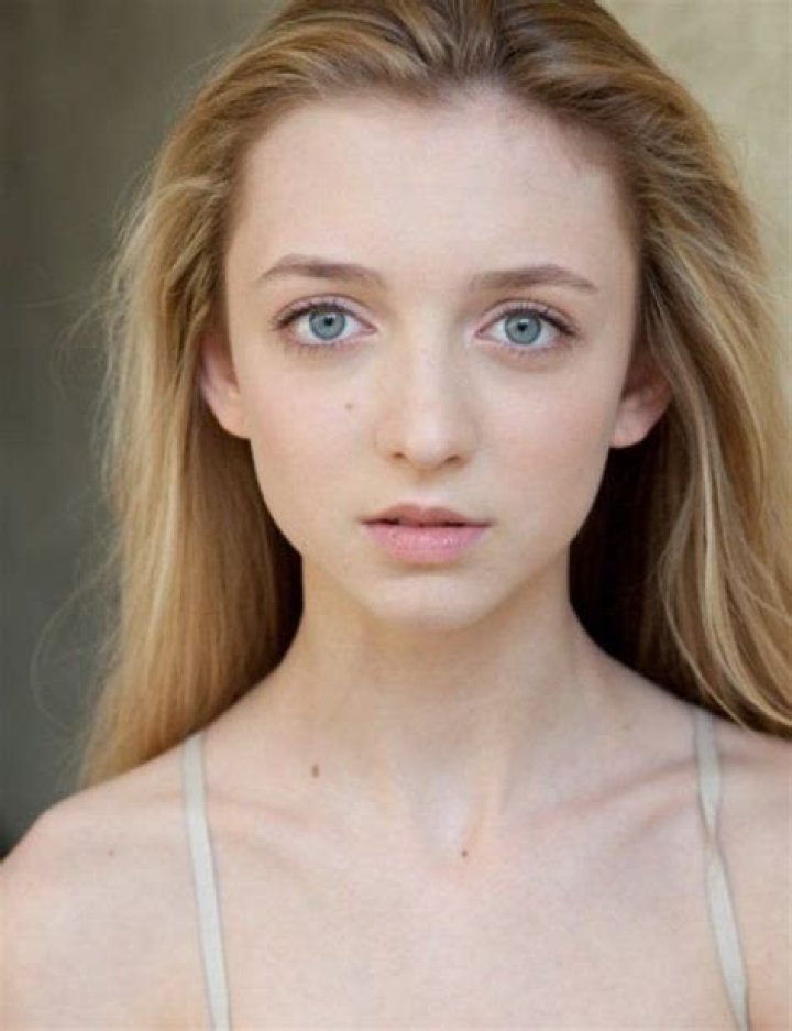 Hana Hayes Biography – Facts, Childhood, Family Life of Actress