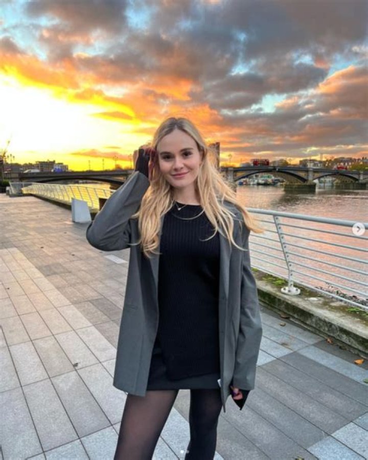 Holly Ramsay in Bathing Suit is "Happiest on the Beach" — Celebwell