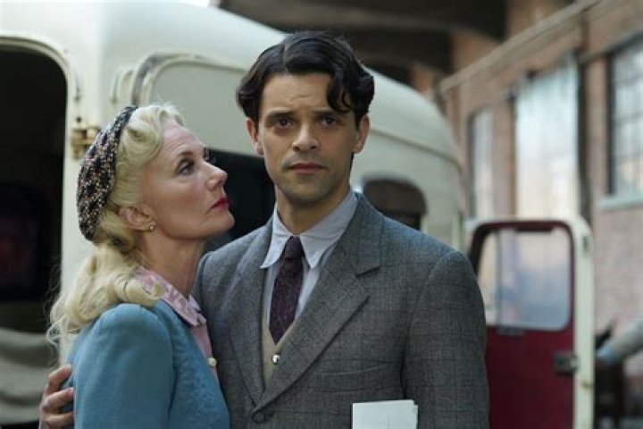 How old are the cast (And characters) Of ‘Bridgerton’?