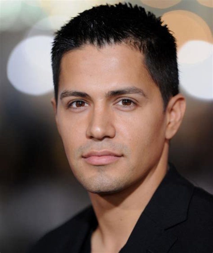 Jay Hernandez Biography - Facts, Childhood, Family Life & Achievements