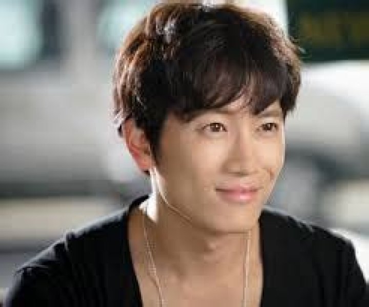 Ji Sung Biography - Facts, Childhood, Family Life & Achievements of South Korean Actor
