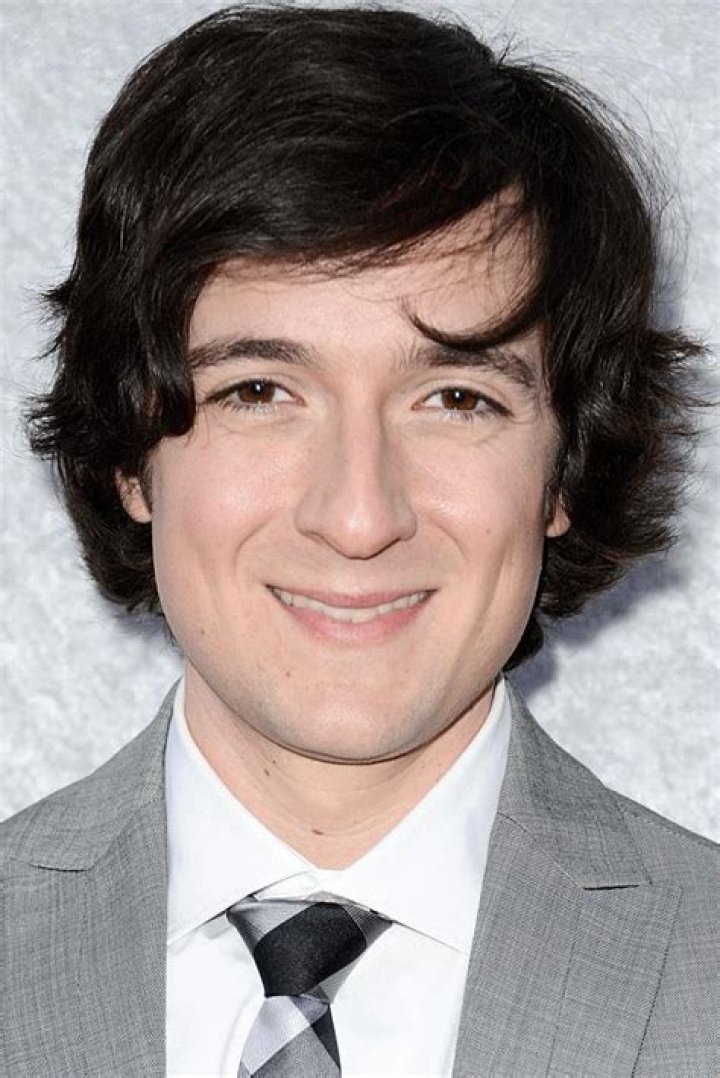 Josh Brener Biography - Facts, Childhood, Family Life & Achievements
