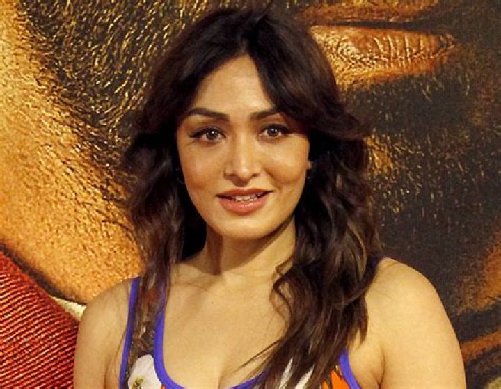 Khushali Kumar Shows Off Fit Figure as "Summer is Here"