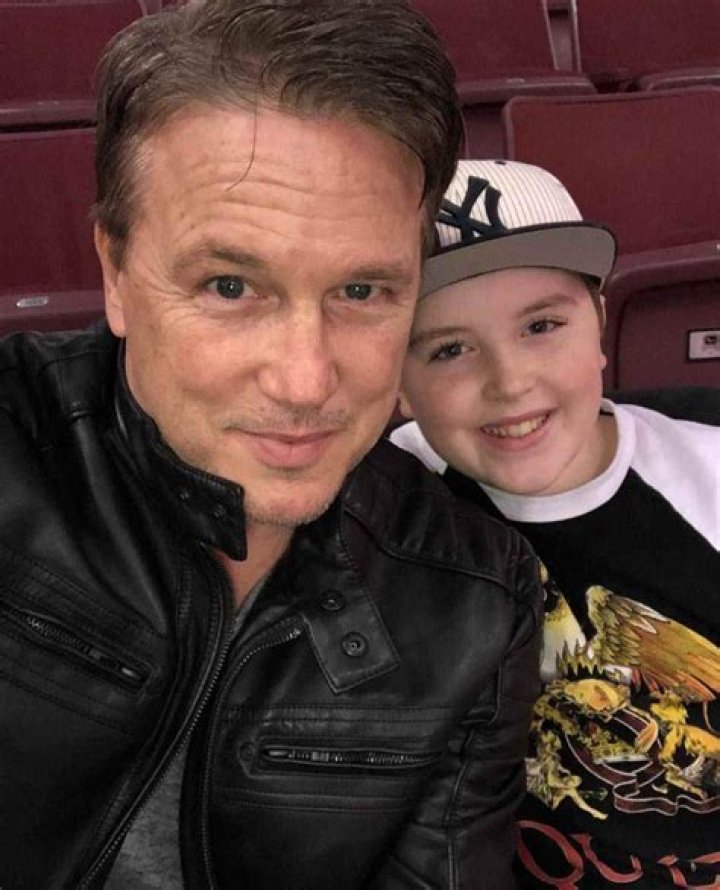 Lochlyn Munro Biography - Facts, Childhood, Family Life & Achievements