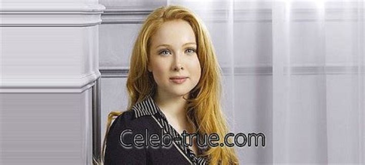 Molly Quinn - Bio, Facts, Family Life of Actress