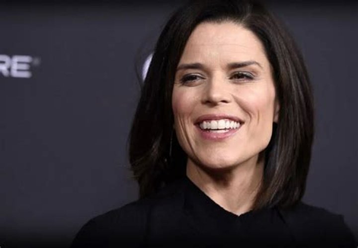Neve Campbell Biography - Facts, Childhood, Family Life & Achievements