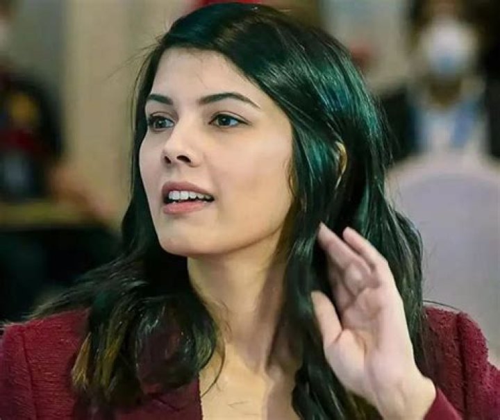 Panisara Rikulsurakan Wiki, Age, Boyfriend, Height & Parents