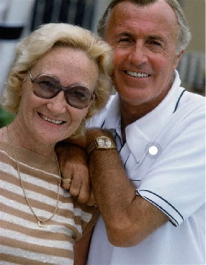 Robin Gibb Biography - Facts, Childhood, Family Life & Achievements