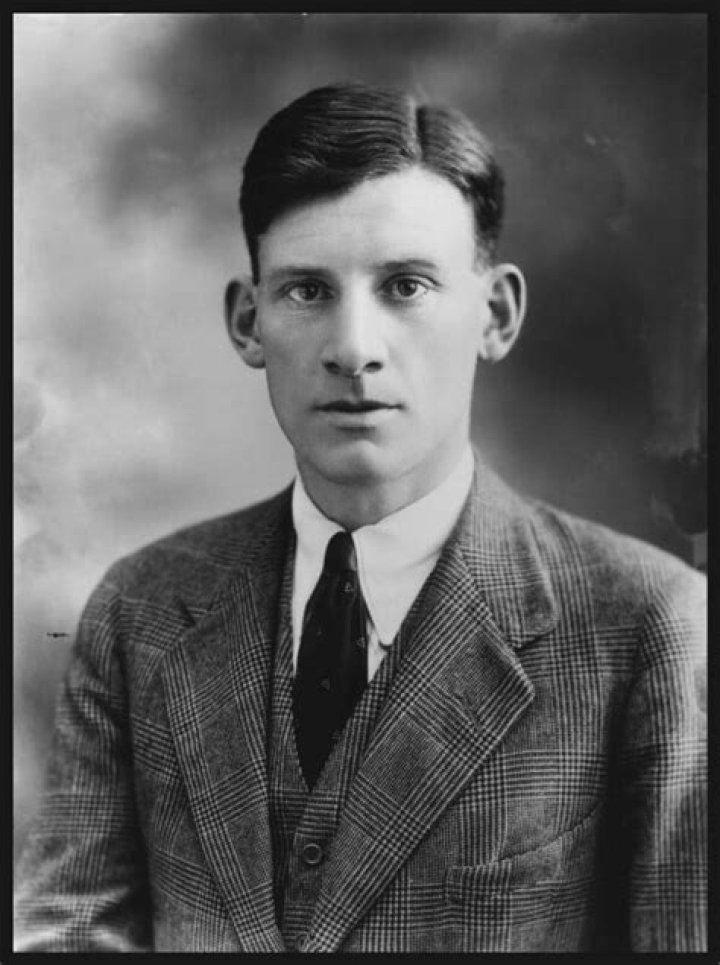 Siegfried Sassoon Biography - Childhood, Life Achievements & Timeline