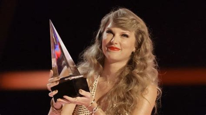 The Kanye subreddit unilaterally declares it is now devoted to Taylor Swift