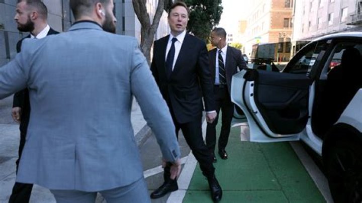 Tragically unfunny man Elon Musk tries and fails to make fun of a major problem plaguing Twitter