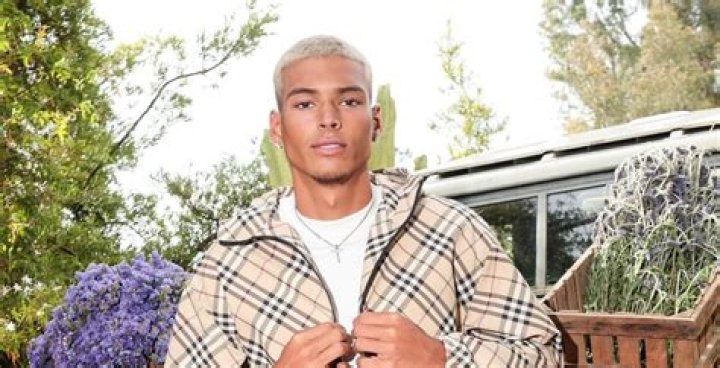 What was Marlon Brando’s money and ethnicity?