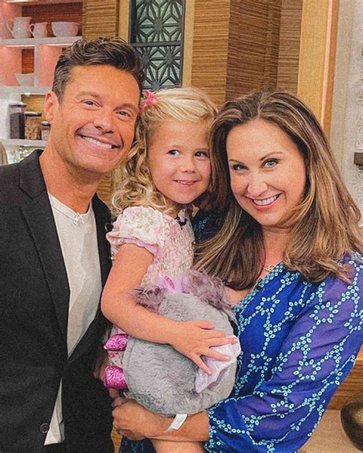 Where is Ryan Seacrest parents home? Where does Ryan Seacrest live?